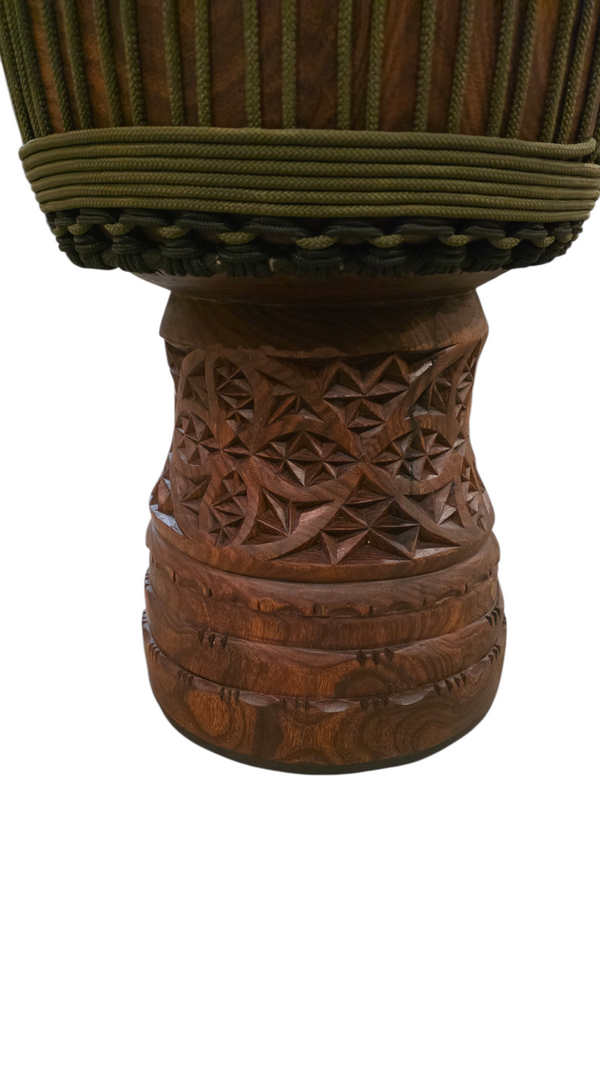 Djembé Guinée K01305-- Offre spéciale Djembé réparé--